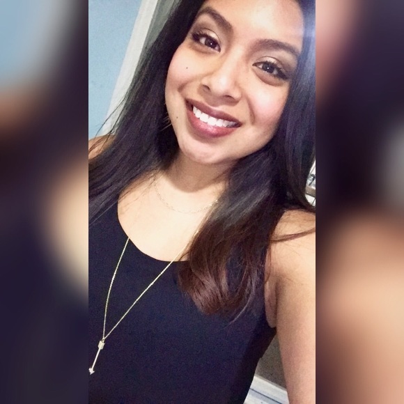 Meet your Posher, Yecenia - Picture 1 of 1