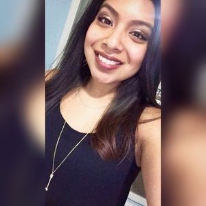 Meet your Posher, Yecenia