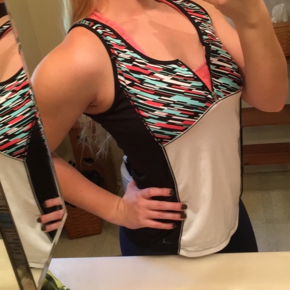 Workout Zipper top - Picture 3 of 4