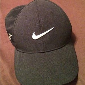 Black nike hat