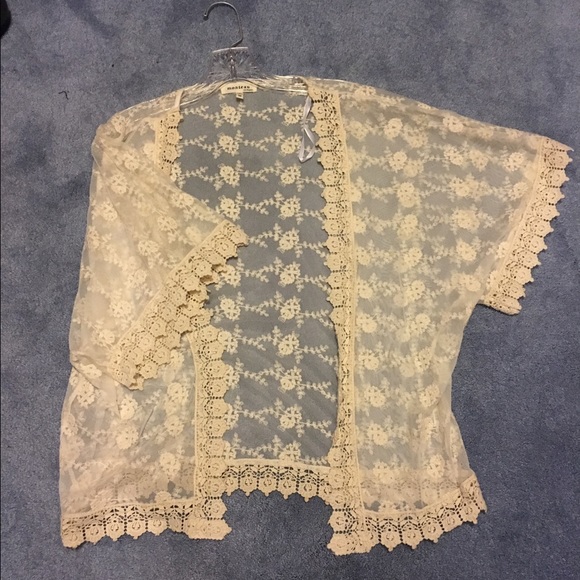 Off white/Cream lace kimono