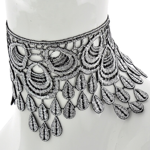 Jewelry - REVERSIBLE • Silver tone lace chandelier choker • Jewelry - REVERSIBLE • Silver tone lace chandelier choker •