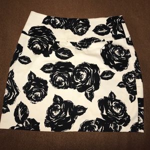 Skirt with printed flowers