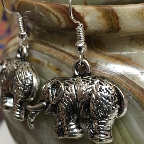 Elephant dangle earrings - Picture 4 of 4