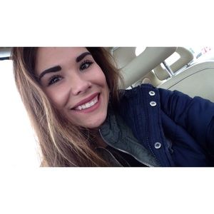 Meet your Posher, Alexis