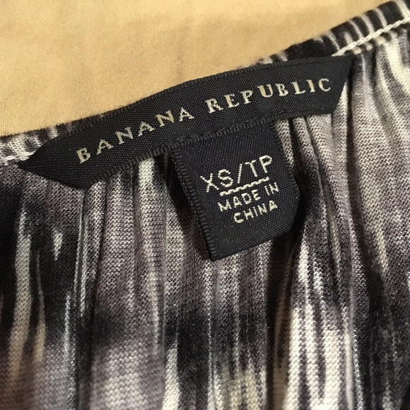 Free w/ Any Purchase Banana Republic XS - Picture 3 of 4