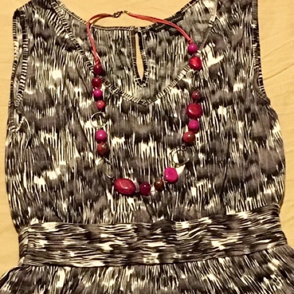 Free w/ Any Purchase Banana Republic XS - Picture 2 of 4