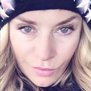 Meet your Posher, Carmela