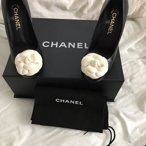 Pair of new, never-worn Chanel shoes, size 8 (US)