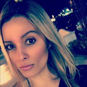 Meet your Posher, Adrianna