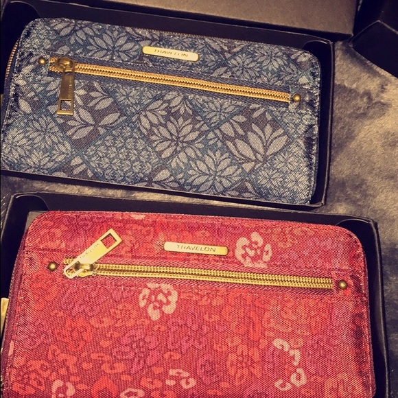 travelon rfid blocking wallet wristlet