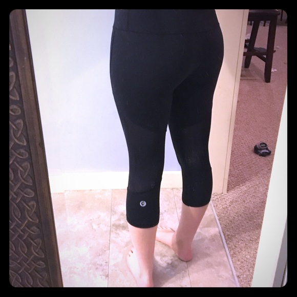 Yoga pants with mesh calves