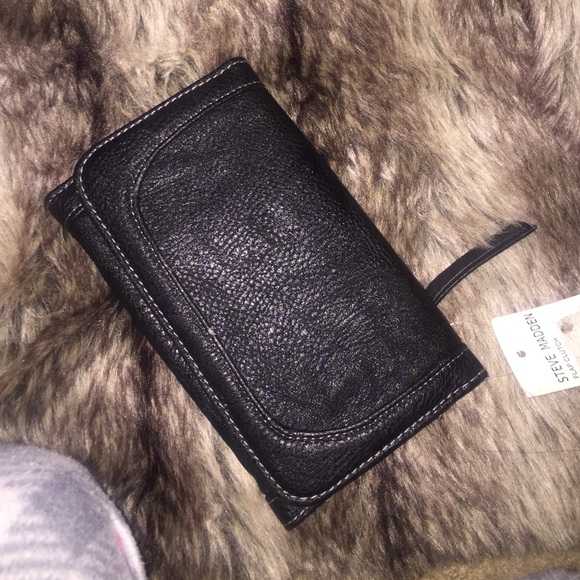 FREE WITH PURCHASE!! Steve Madden clutch wallet - Picture 3 of 4