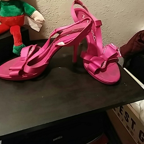 Heels - Picture 2 of 2