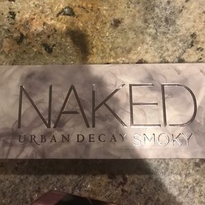 Naked smoky palette by urban decay