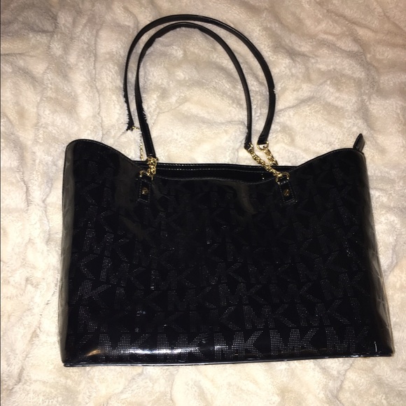 Lightly used Michael Kors handbag!
