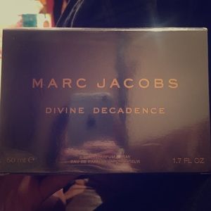 Marc jacobs divine decadence perfume