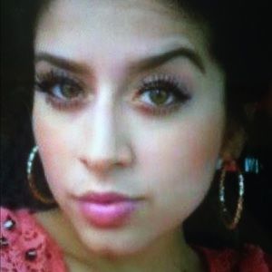 Meet your Posher, Claudia