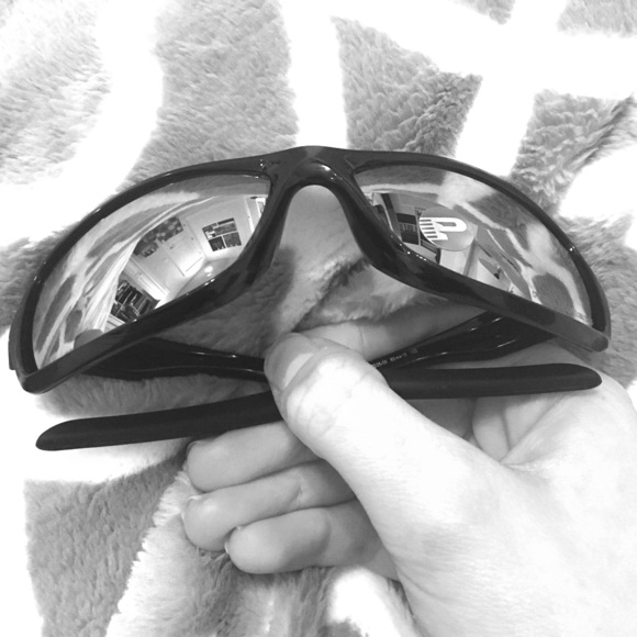 AUTHENTIC OAKLEY CANTEEN SUNGLASSES