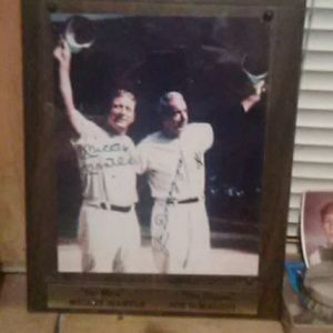 Auto graph pitchure of mickey mantel and joe DiMag