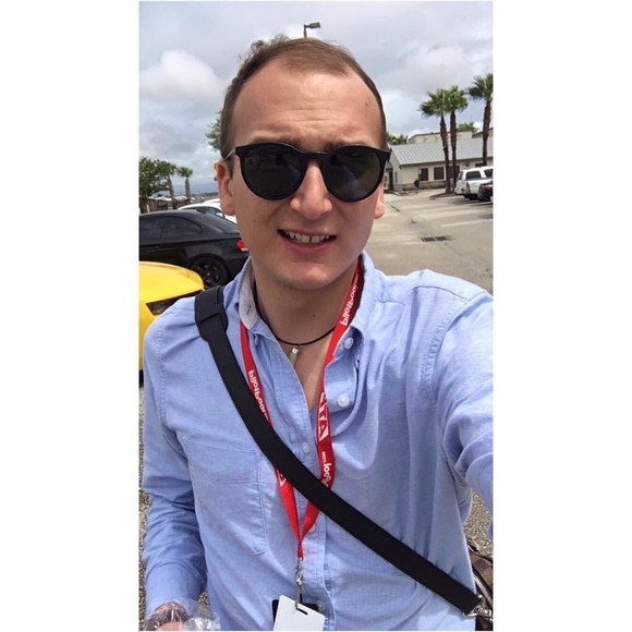 Meet your Posher, Carlos