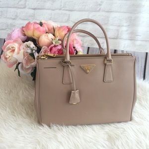 ⭐️SALE⭐️NWT Prada Saffiano Lux Tote Cammeo