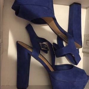 Size 8.5 Steve Madden Juke Box Blue Heels