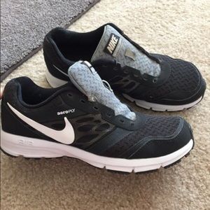 Nike Aeroply size 7.5 women's