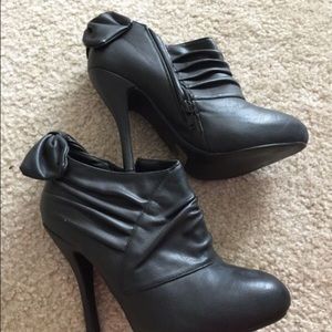 Shi by journeys size 7.5 women's