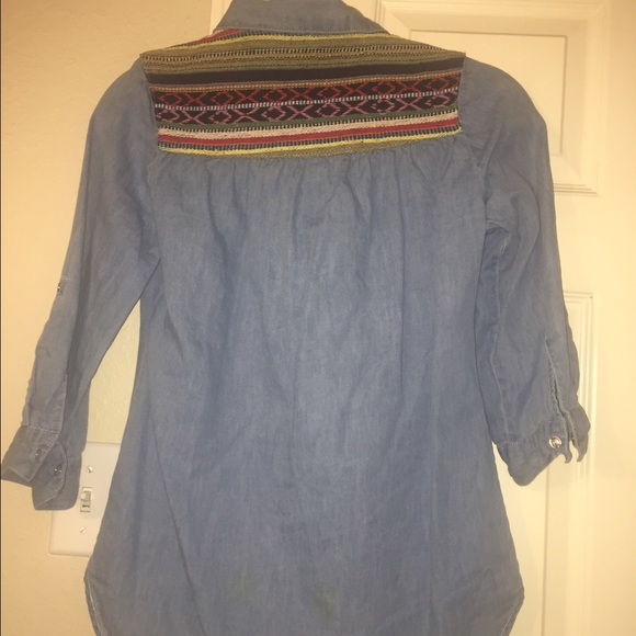 3/4 sleeve Aztec and blue jean shirt - Picture 2 of 3