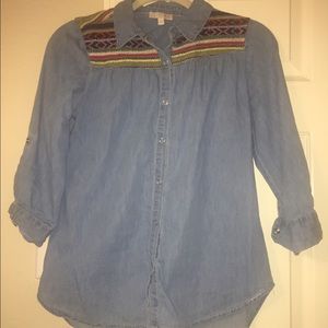 3/4 sleeve Aztec and blue jean shirt