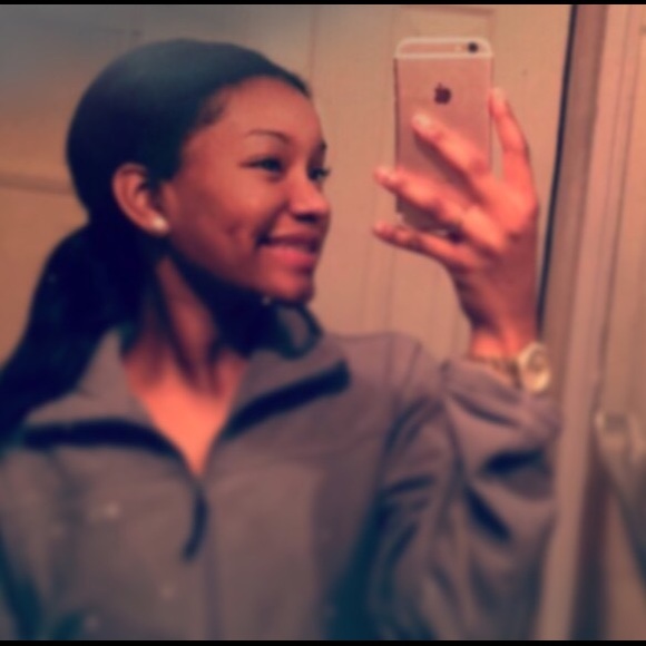 Meet your Posher, Adriana - Picture 1 of 1