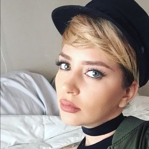 Meet your Posher, Danielle