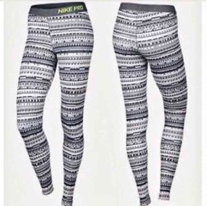 Nike PRO HYPERWARM 8 BIT TIghts