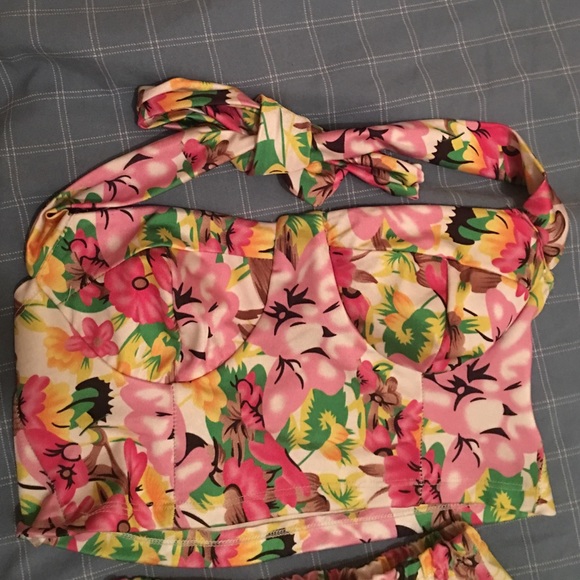 A 2piece - Picture 3 of 4