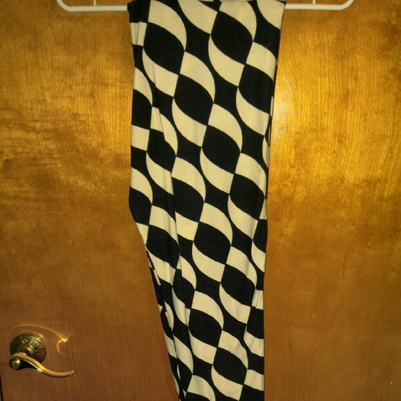 Lularoe tall and curvy leggings.