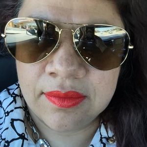 Meet your Posher, Gloria