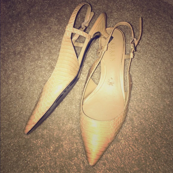 Authentic Ralph Lauren kitten heel pumps sz 7.5