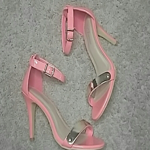 FOREVER 4 1/2 Inch Ankle Strap Sandals