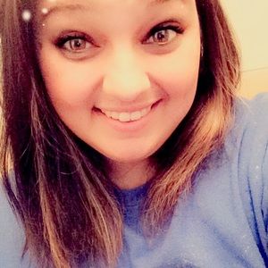 Meet your Posher, Caitlin