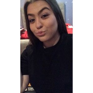 Meet your Posher, Nia