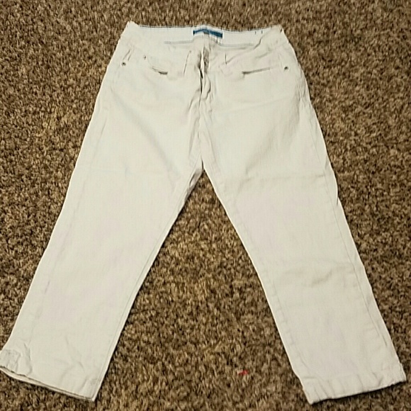 White cute capris