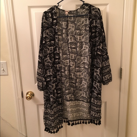 EUC MERONA TRIBAL KIMONO