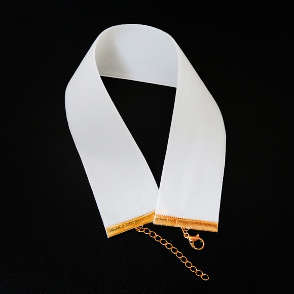 Thick White Velvet Choker - Picture 2 of 2
