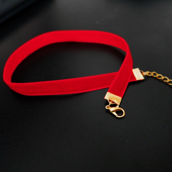 Red Velvet Choker - Picture 2 of 2