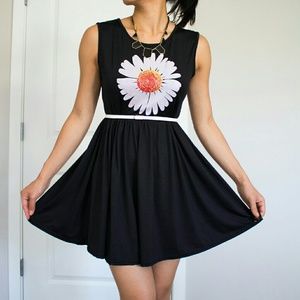 Summer / spring stretchy black dress with Daisy pr