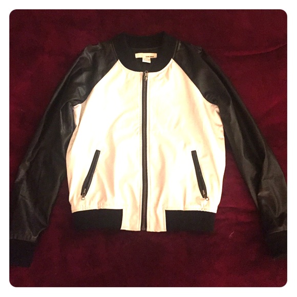 Leather jacket sans souci