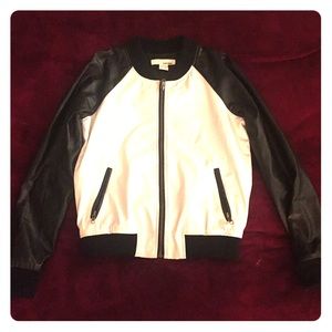 Leather jacket sans souci