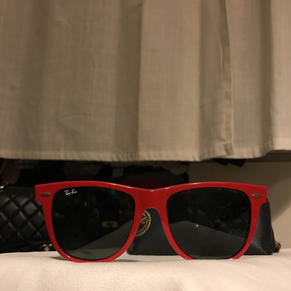 red ray ban sunglasses