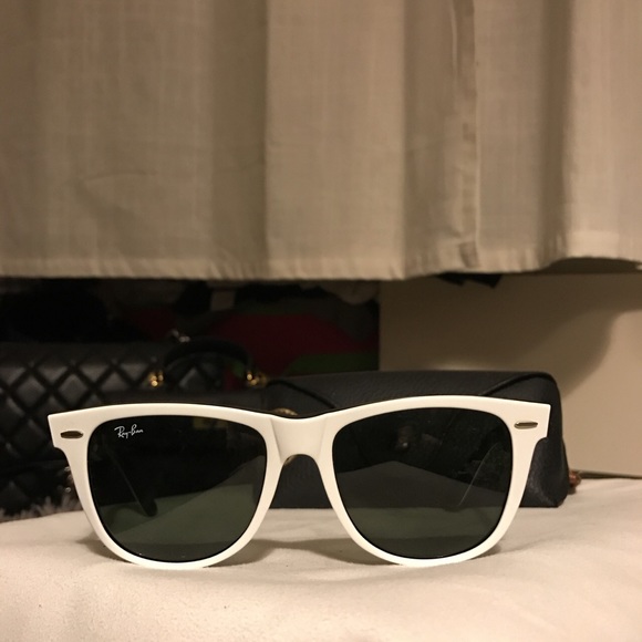 White chick ray ban sunglasses